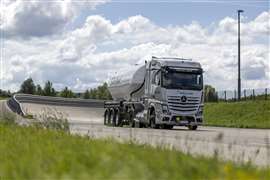 Mercedes-Benz GenH2 truck begins field trials